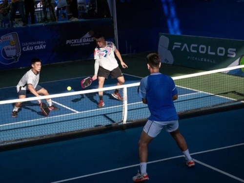 Tổng hợp lỗi giao bóng trong pickleball mà người chơi thường mắc phải