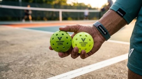 Bóng pickleball cứng hay mềm? Chọn đúng loại cho từng tình huống