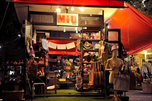 Mua giày đá bóng chính hãng ở đâu tại Việt Nam? Gợi ý các shop uy tín