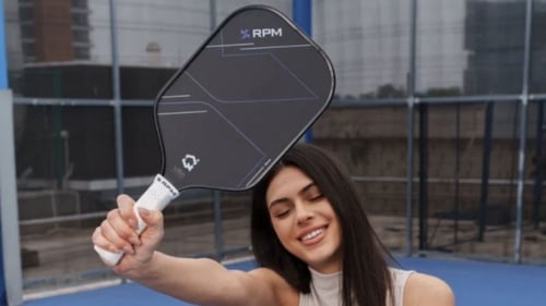 RPM Q2 Hybrid Curve Top: Vợt Pickleball Đặc Biệt Với Đầu Cong Và Cán Dài