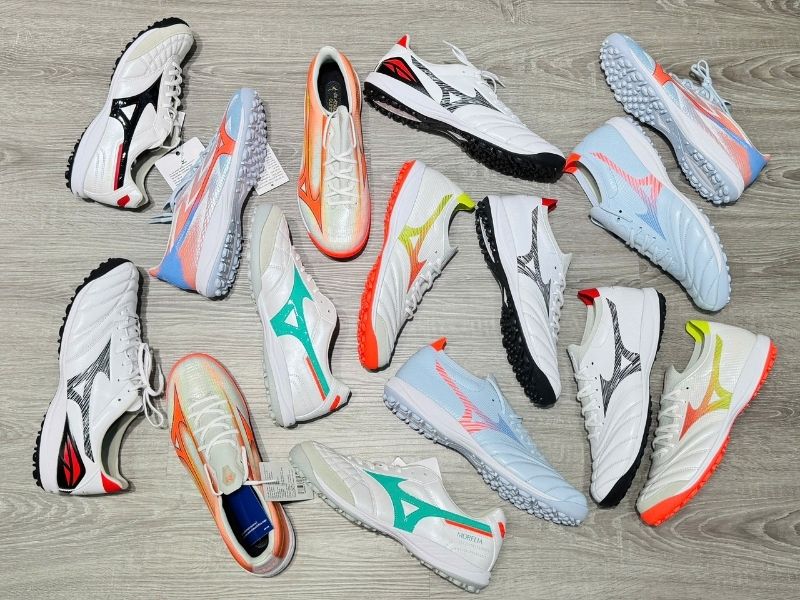 Giày đá bóng chân bè
