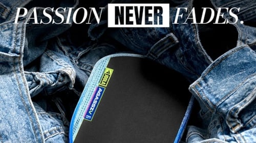 JOOLA Agassi Pro V Washed Indigo: Vợt Phối Vải Bò Độc Đáo Với Khẩu Hiệu 'Passion Never Fades'