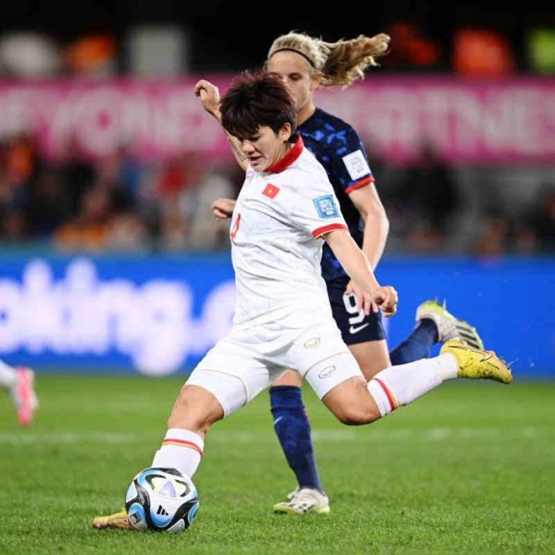 chọn giày đá bóng cho hậu vệ