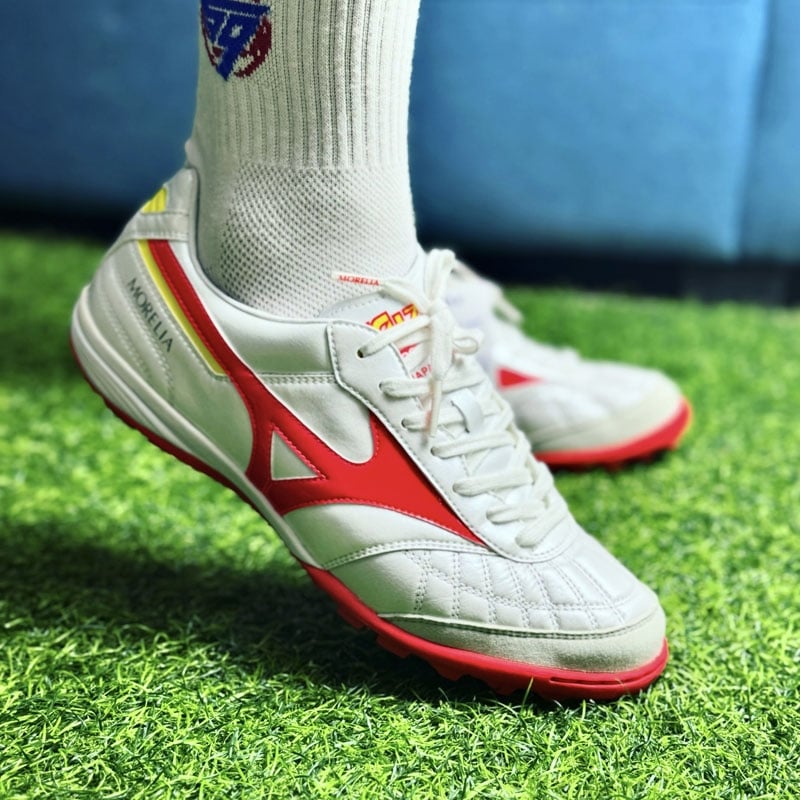 Giày đá bóng Mizuno Morelia Sala Japan TF - Trắng/Đỏ/Vàng - Q1GB230064