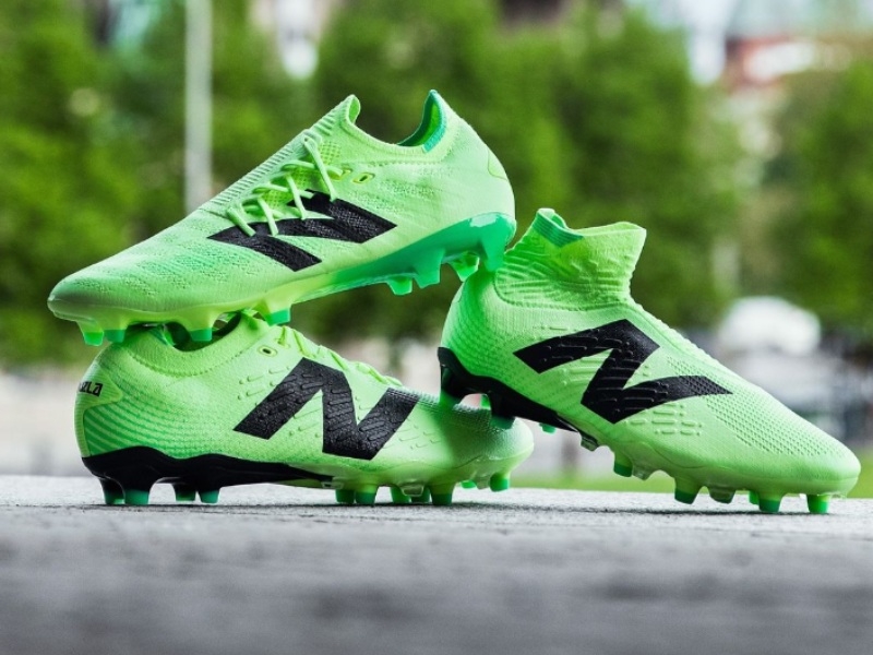 giày bóng đá New Balance