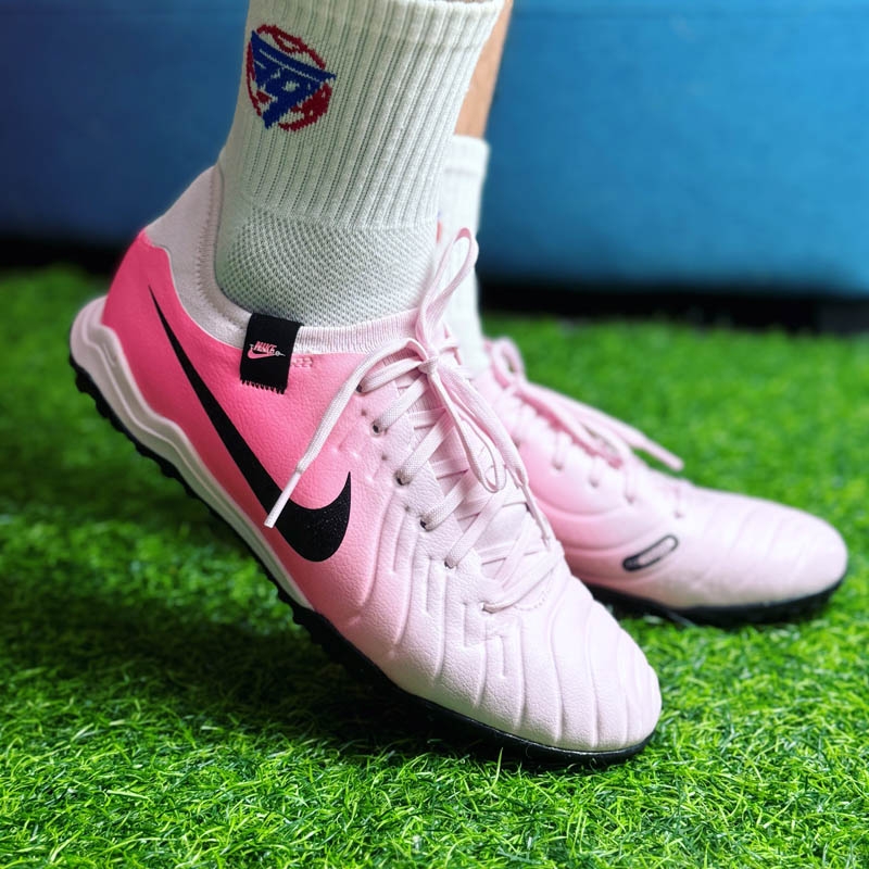 Nike Tiempo Legend 10 Pro cải tiến với chất liệu da tổng hợp mềm mại