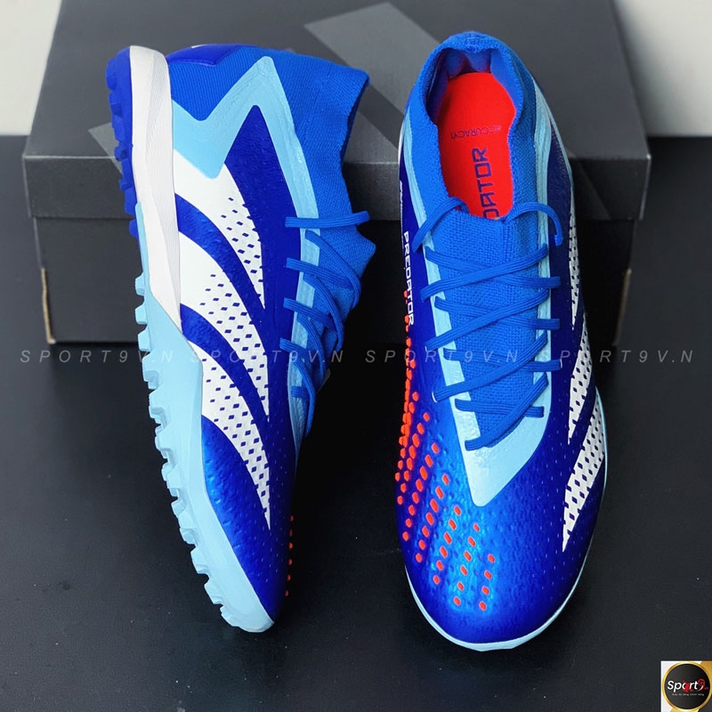 Adidas Predator thiên hướng kiểm soát bóng nổi bật với các vân trên bề mặt