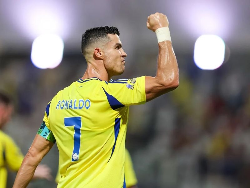 Cristiano Ronaldo – 285 triệu USD