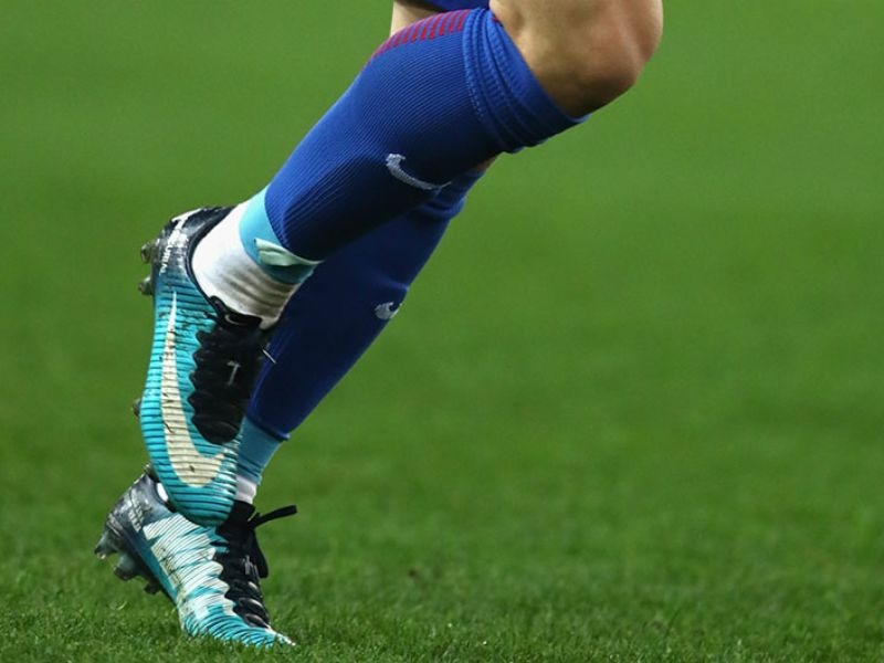 Sử dụng tất dài trong bóng đá