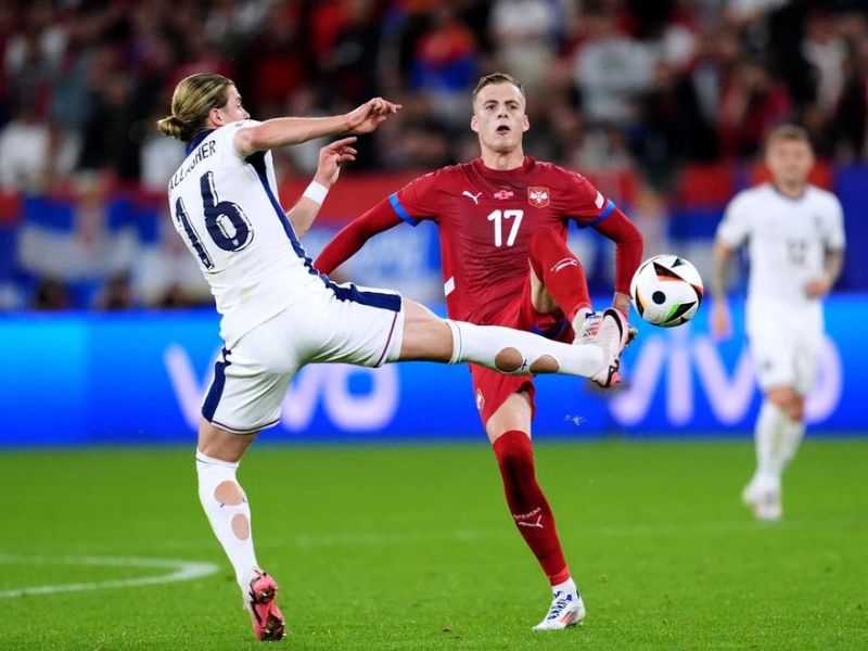 Xu hướng mang vớ rách trong bóng đá