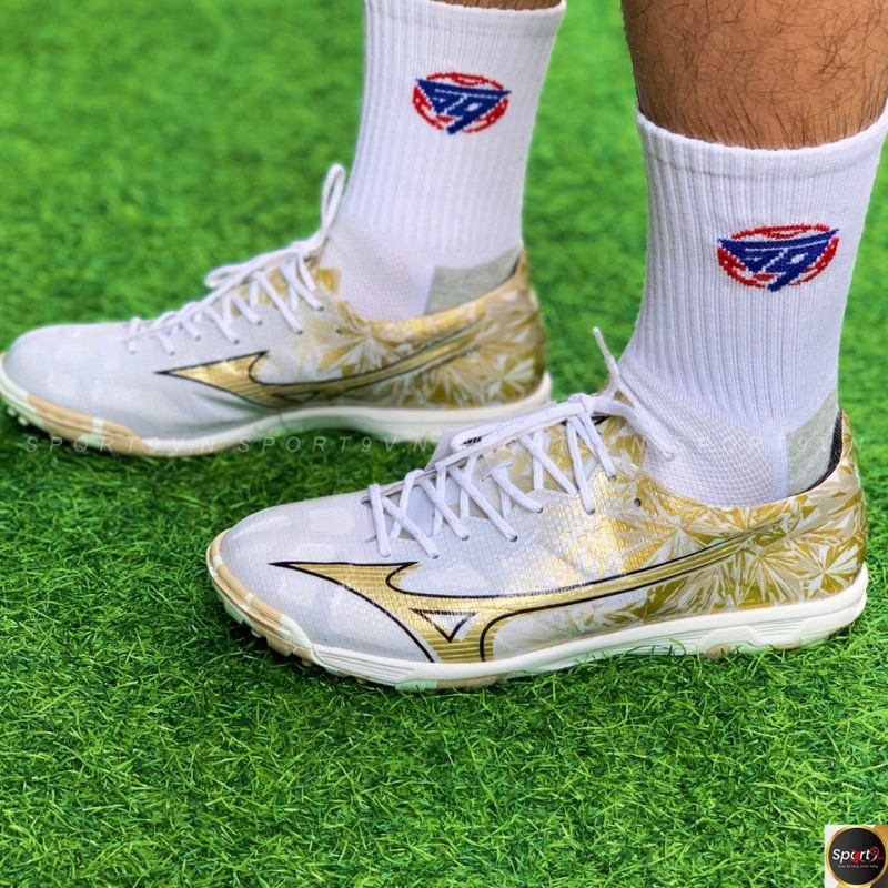 Giày đá bóng Mizuno