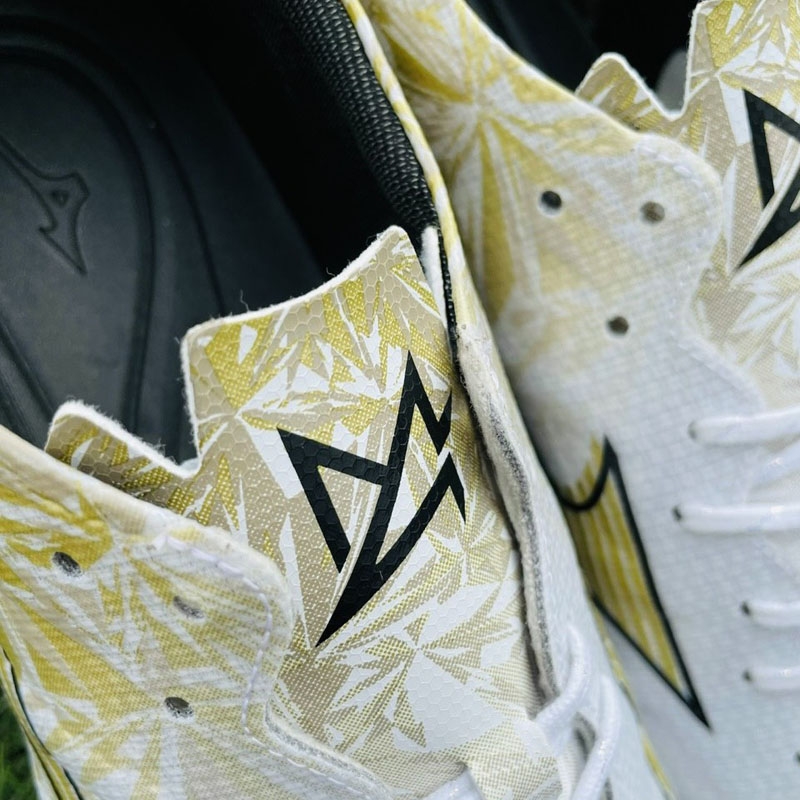 Mizuno Alpha Pro AS - P1GD246450 - Trắng/Vàng