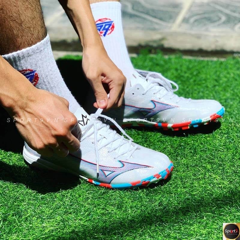 Giày đá bóng Mizuno