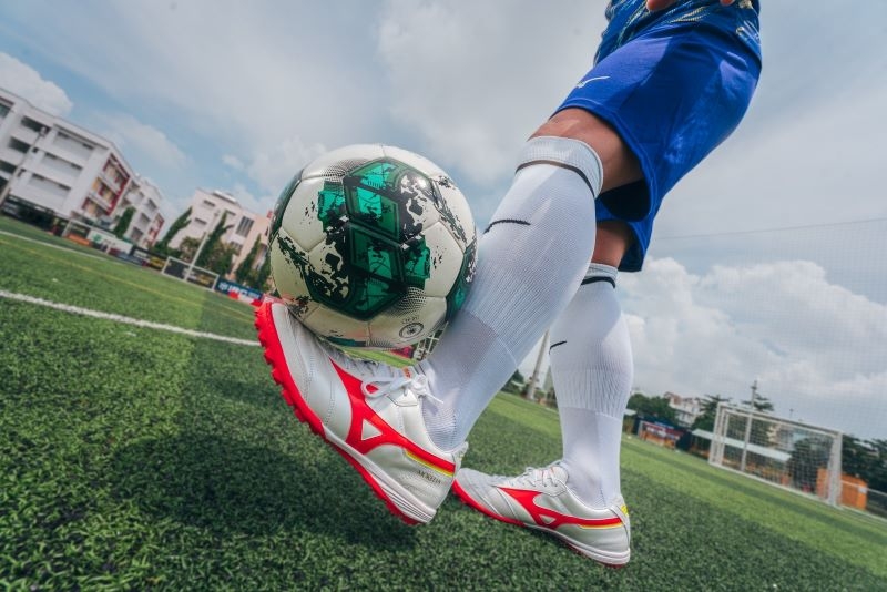 Giày bóng đá cỏ nhân tạo Mizuno Morelia Sala Elite TF