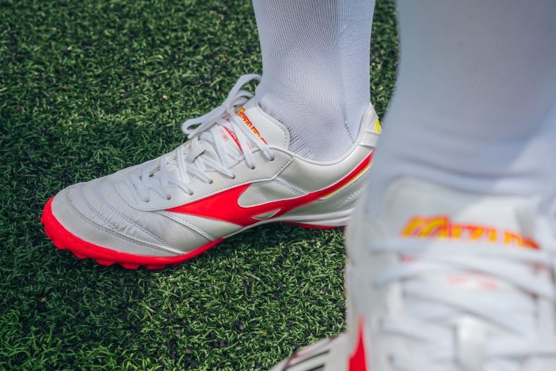 Mizuno Morelia Sala Elite TF - Q1GB230164 - Trắng/Đỏ/Vàng