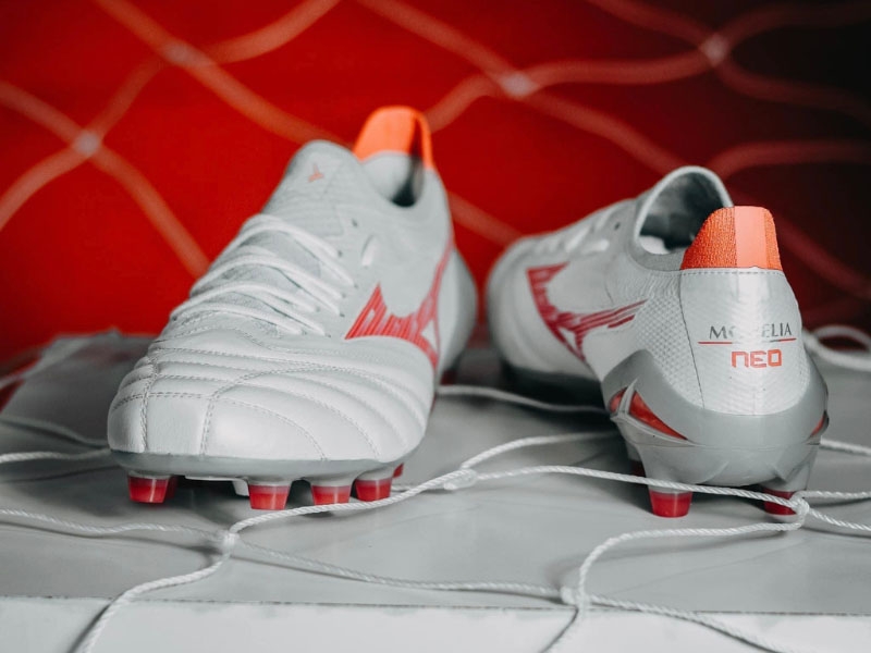 Mizuno Morelia Neo IV Beta "Charge Pack"