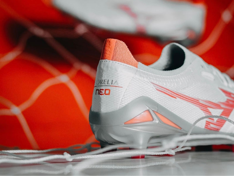 Mizuno Morelia Neo IV Beta "Charge Pack"