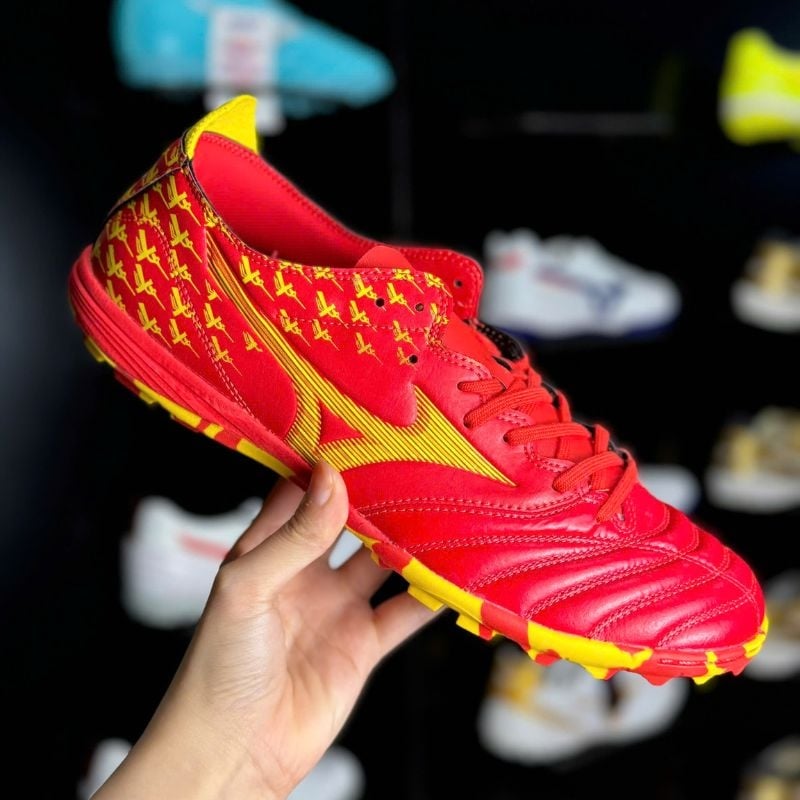 Giày Mizuno Neo 3 Pro sử dụng chất liệu da thật mềm mại