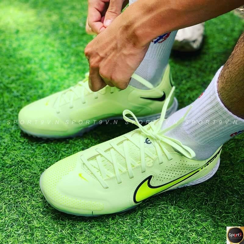 Cộng nghệ đệm React xuất hiện trên Nike Tiempo phiên bản cỏ nhân tạo