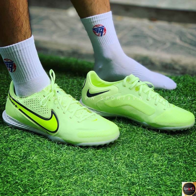Giày đá bóng Nike Tiempo