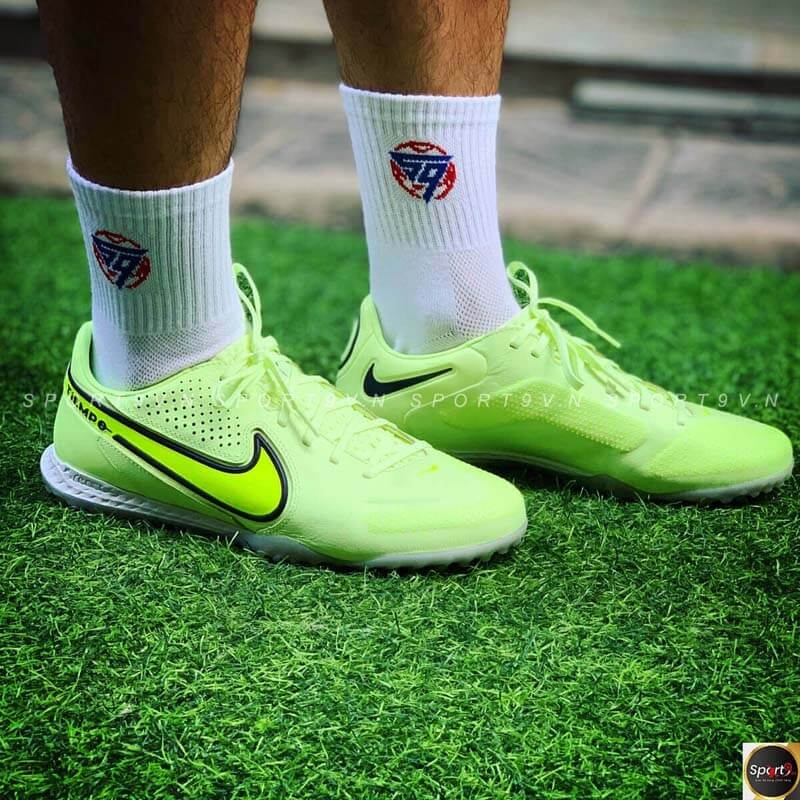 Phiên bản Pro của Nike Tiempo được tích hợp công nghệ đệm React êm ái