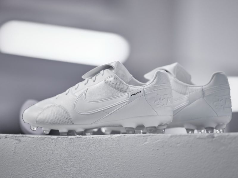 Nike ra mắt Premier III 'Prototype'
