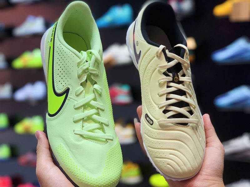 Giày đá bóng chân bè