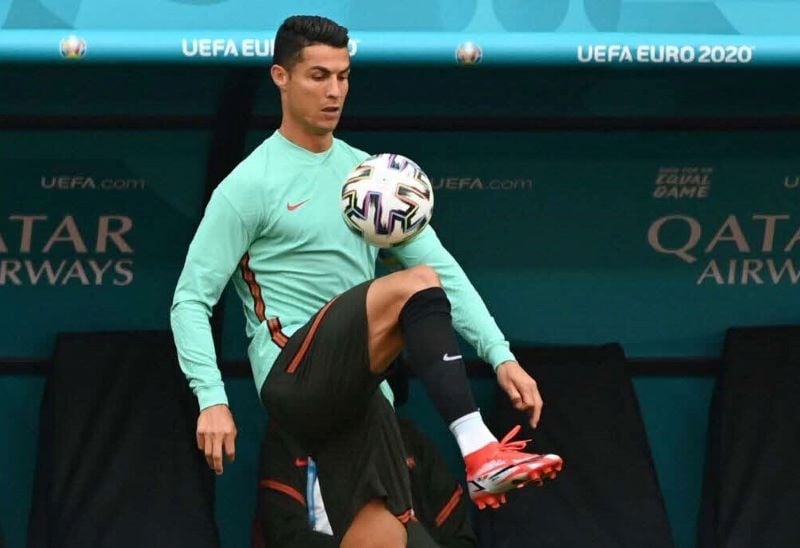 CR7 và những đôi giày bóng đá màu đen