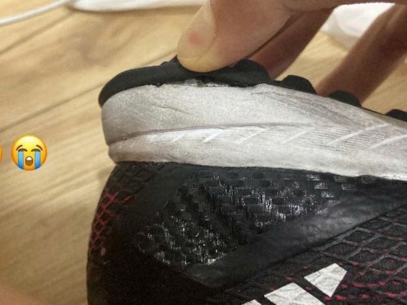 Tình trạng hở keo đế được ví như truyền thống gia đình của adidas