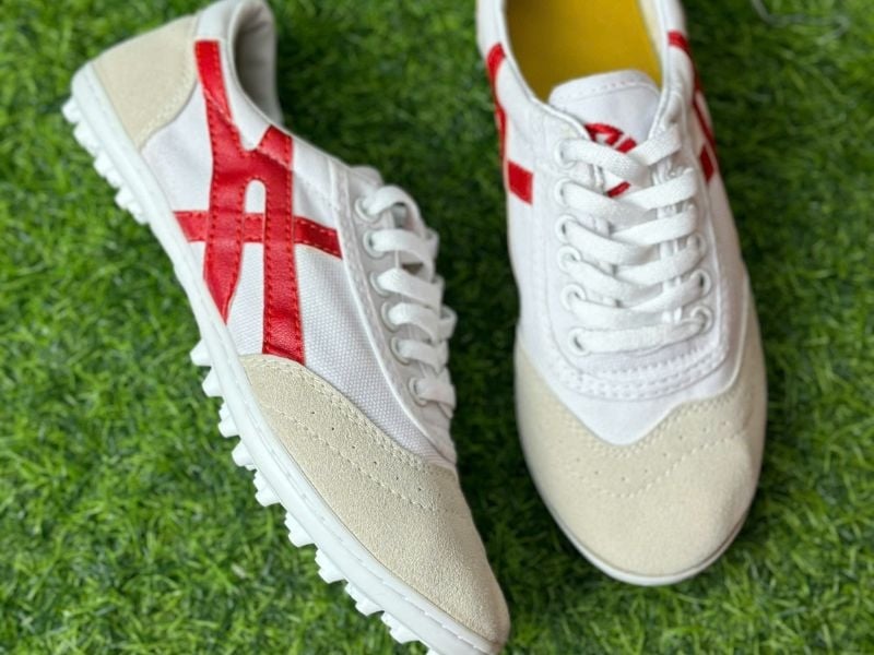 Giày bata ráp đế CT3 với chất liệu bằng vải phù hợp với nhiều form chân