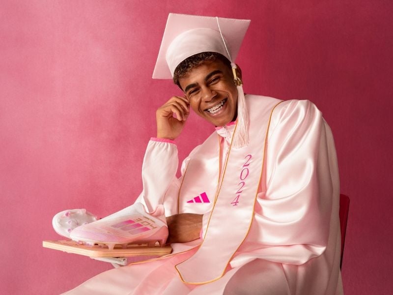 adidas thửa riêng đôi giày có chữ kí đầu tiên dành cho Yamal