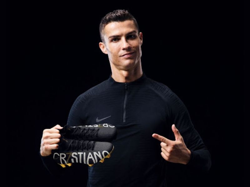 hợp đồng trọn đời trị giá khoảng 780 triệu bảng Anh