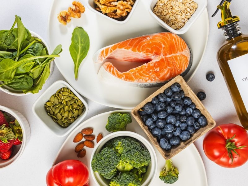 Bổ sung dinh dưỡng cũng là điều rất quan trọng để hồi phục cơ thể