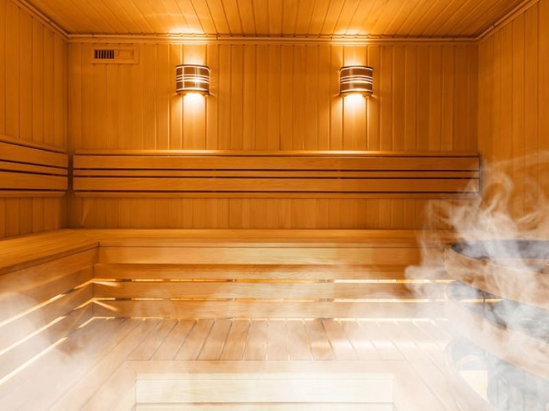 Xông hơi hỗ trợ làm giảm căng mỏi cơ và đào thải độc tố ra ngoài
