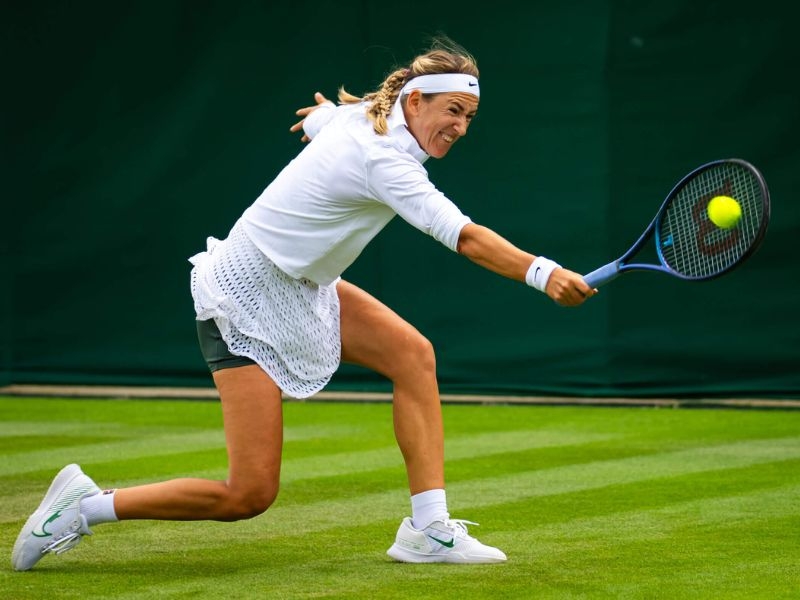 Tennis là môn thể thao khá phổ biên được nhiều người chơi