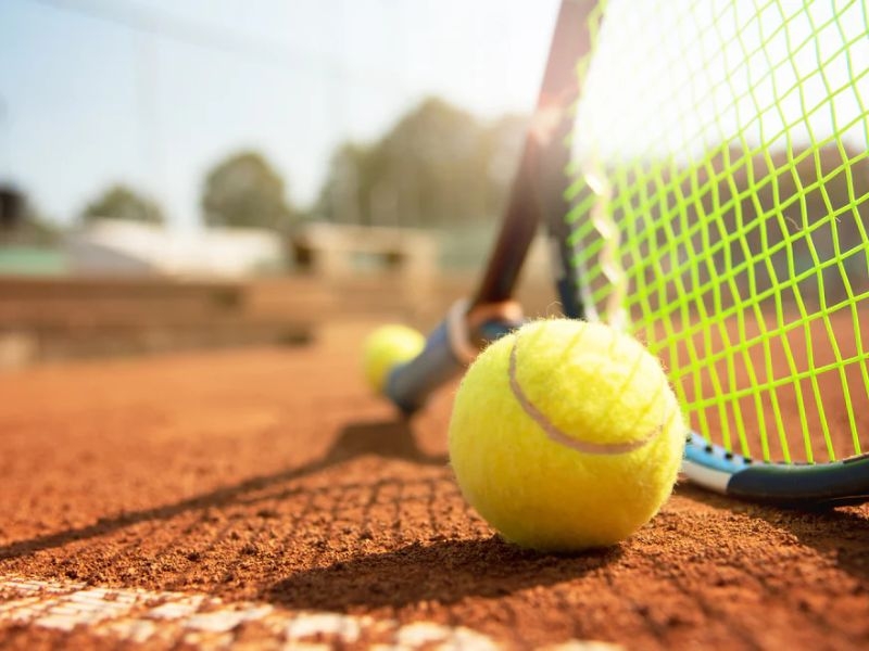 Mặc dù có nhiều điểm giống nhưng Pickleball và Tennis có nhiều điểm khác