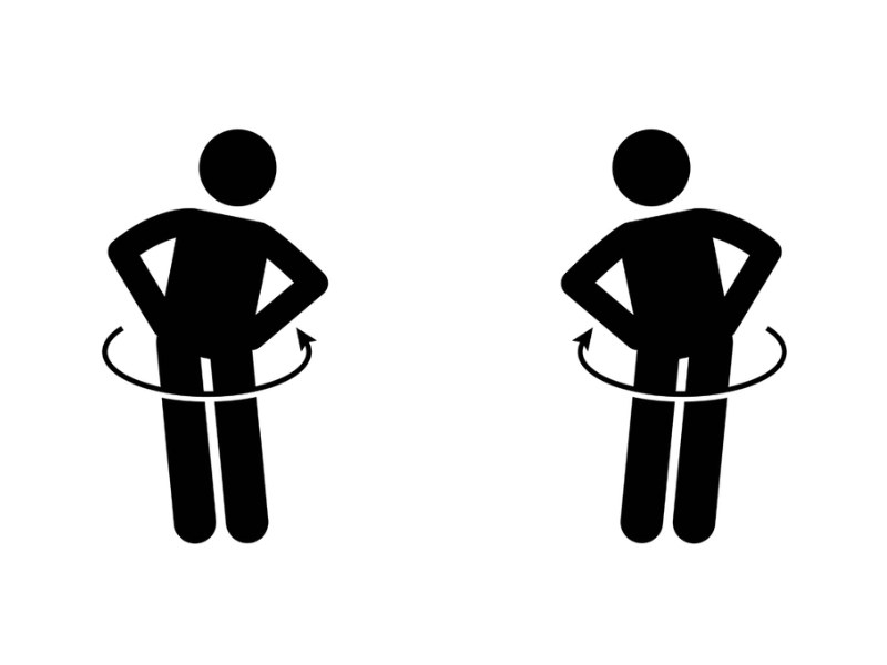 Động tác xoay hông là bài tập khởi động quen thuộc trong các trò chơi thể thao