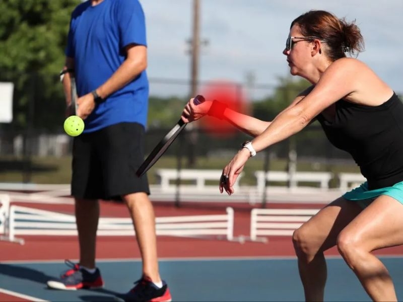Làm gì khi bị đau cổ tay khi chơi pickleball