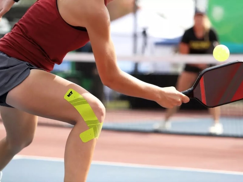 Đau đầu gối là loại chấn thương thường gặp khi chơi pickleball