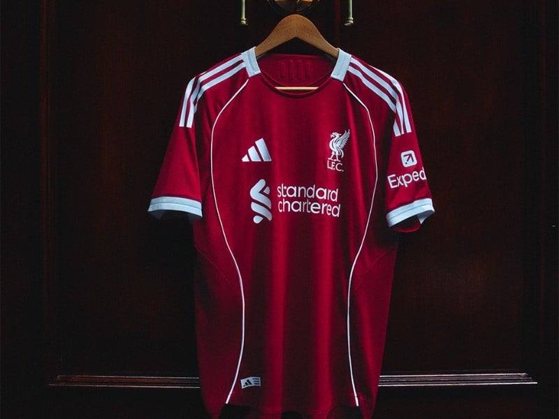 Adidas và Liverpool phá kỷ lục doanh số với bộ áo bóng đá 2025/26