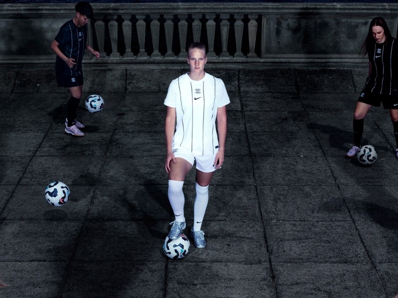 Nike và FC Como ra mắt bộ quần áo mùa giải 2025/26