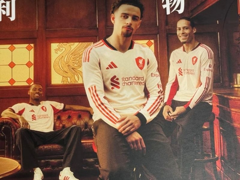 Áo bóng đá sân khách Liverpool