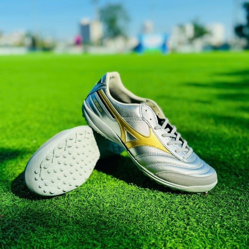 Mizuno Sala Elite có phần ngoại hình khá tương đồng với Sala Pro