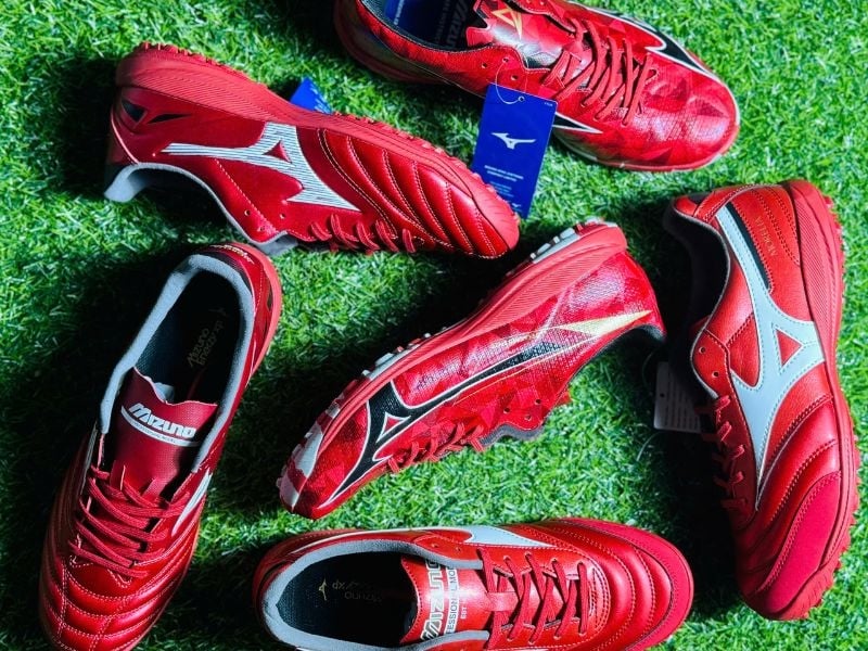 Giày đá bóng Mizuno Ruby Red cỏ nhân tạo