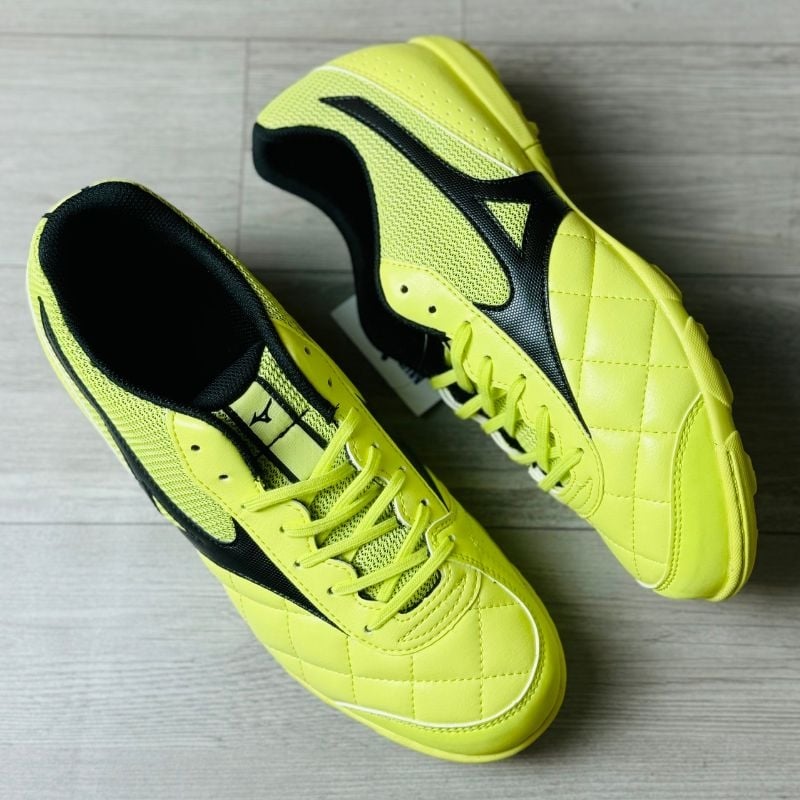 Mizuno Mrl Sala Club TF - Q1GB241604 - Vàng Đen