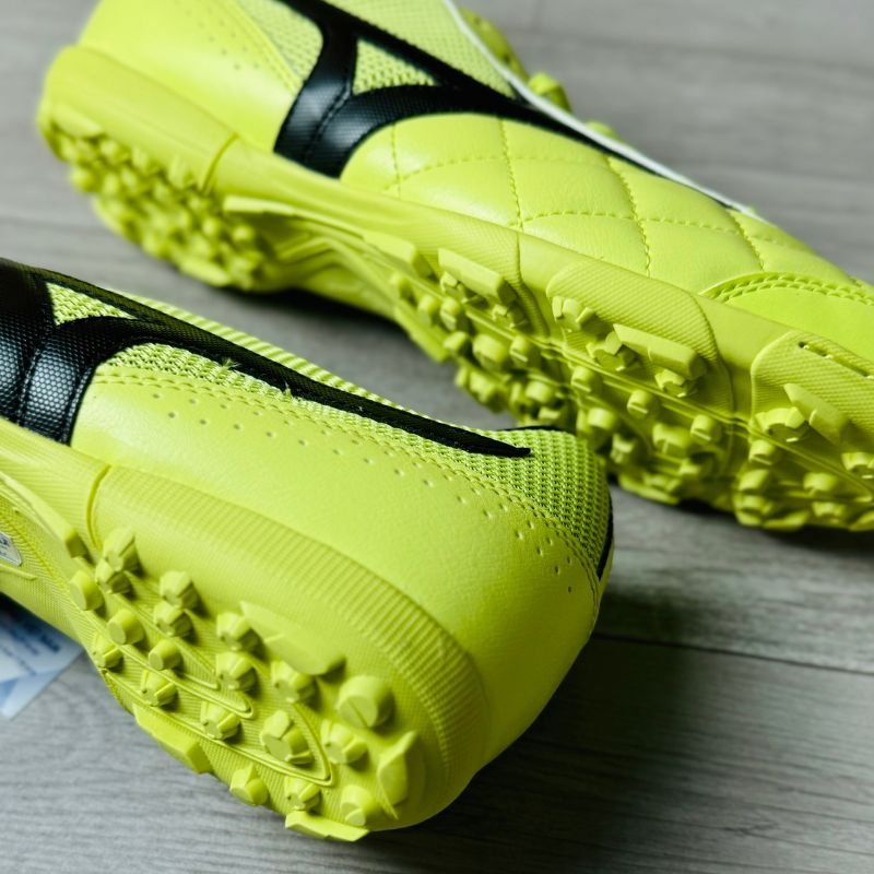 Mizuno Mrl Sala Club TF - Q1GB241604 - Vàng Đen