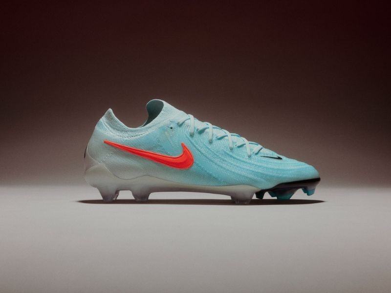 Giày đá bóng Nike Phantom Mad Energy