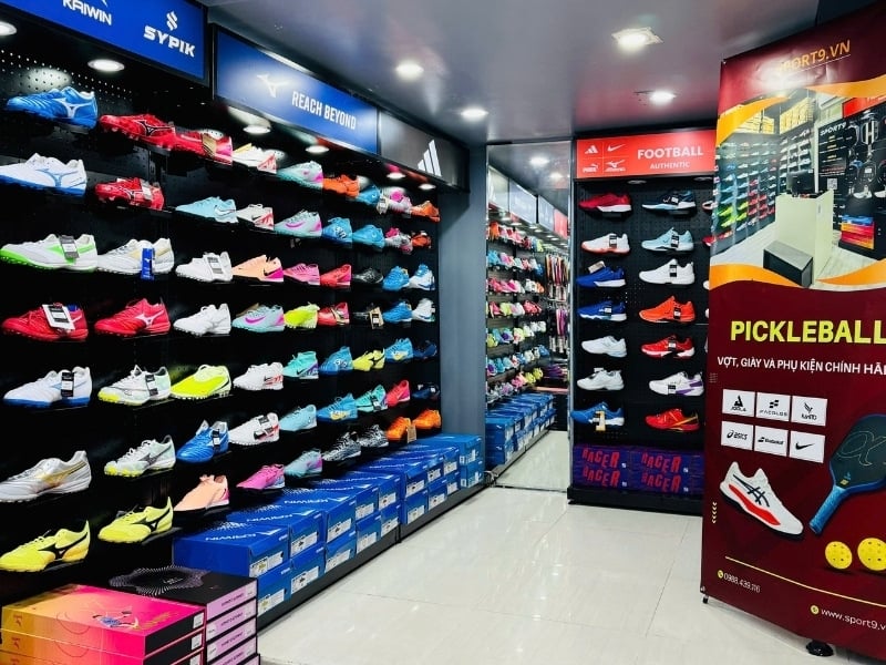 Hàng loạt mẫu giày đá bóng chính hãng giảm giá cực tốt