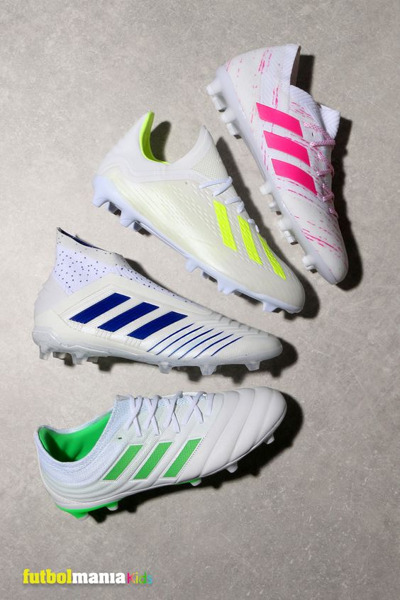 Giày bóng đá chính hãng Adidas