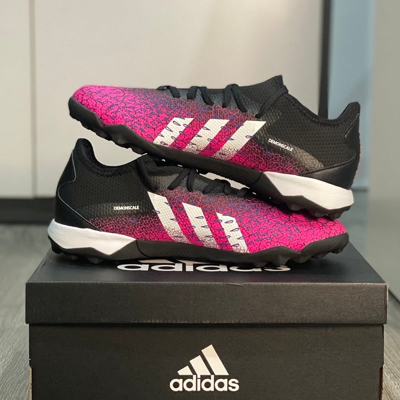 Adidas Predator Freak .3 Low TF Superspectral - Core Black/Footwear White/Shock Pink - FW7520